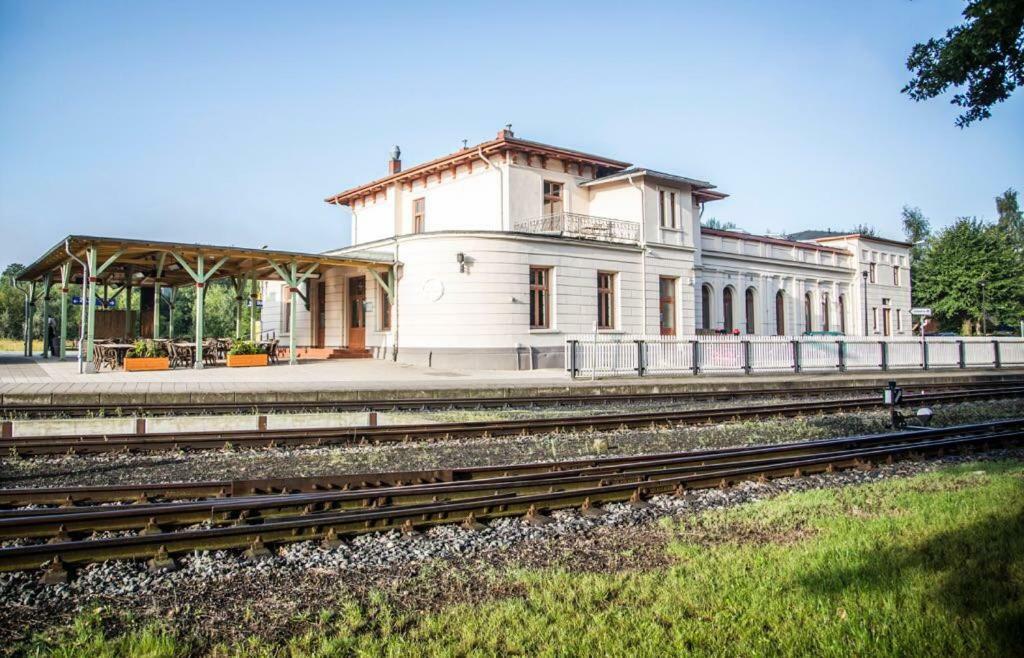 Nostalgischer Kaiserbahnhof Bad Doberan Exterior foto
